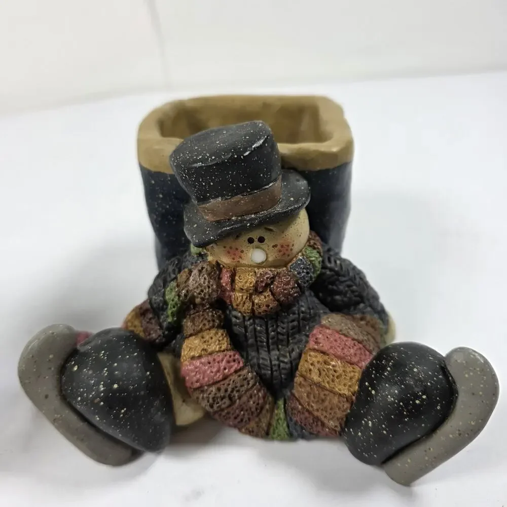 Winter Decor Resin figurine pebble Star hat snow indoor 2001 Santas workshop